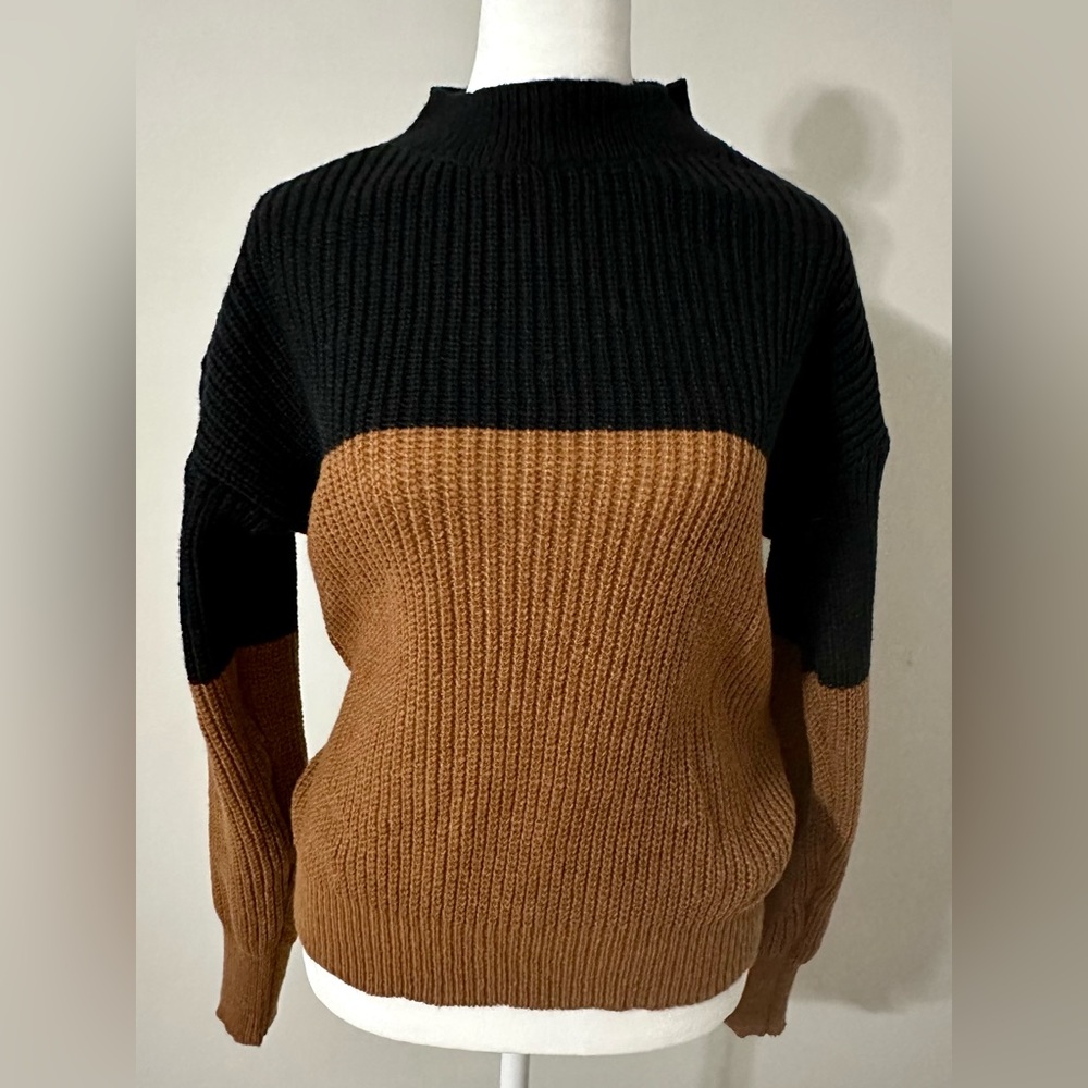 Color block, mock neck sweater, size small